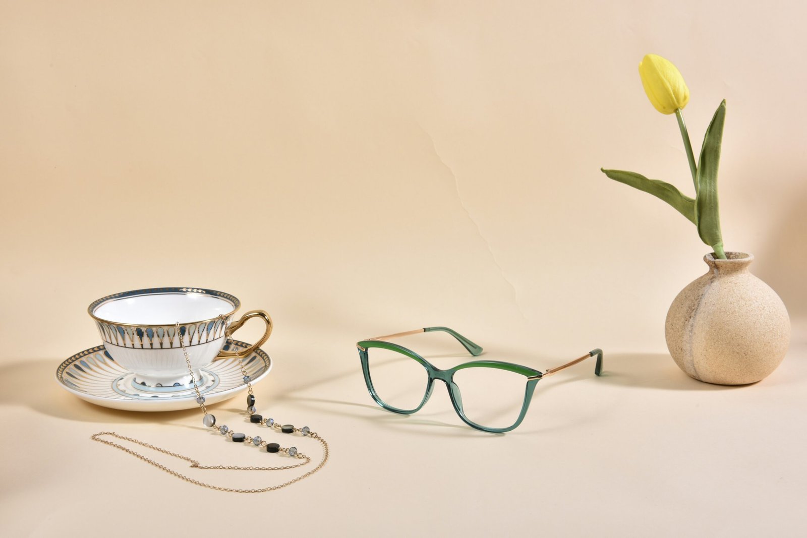 Rectangle Glasses – The Timeless Eyewear Choice for Style and Comfort